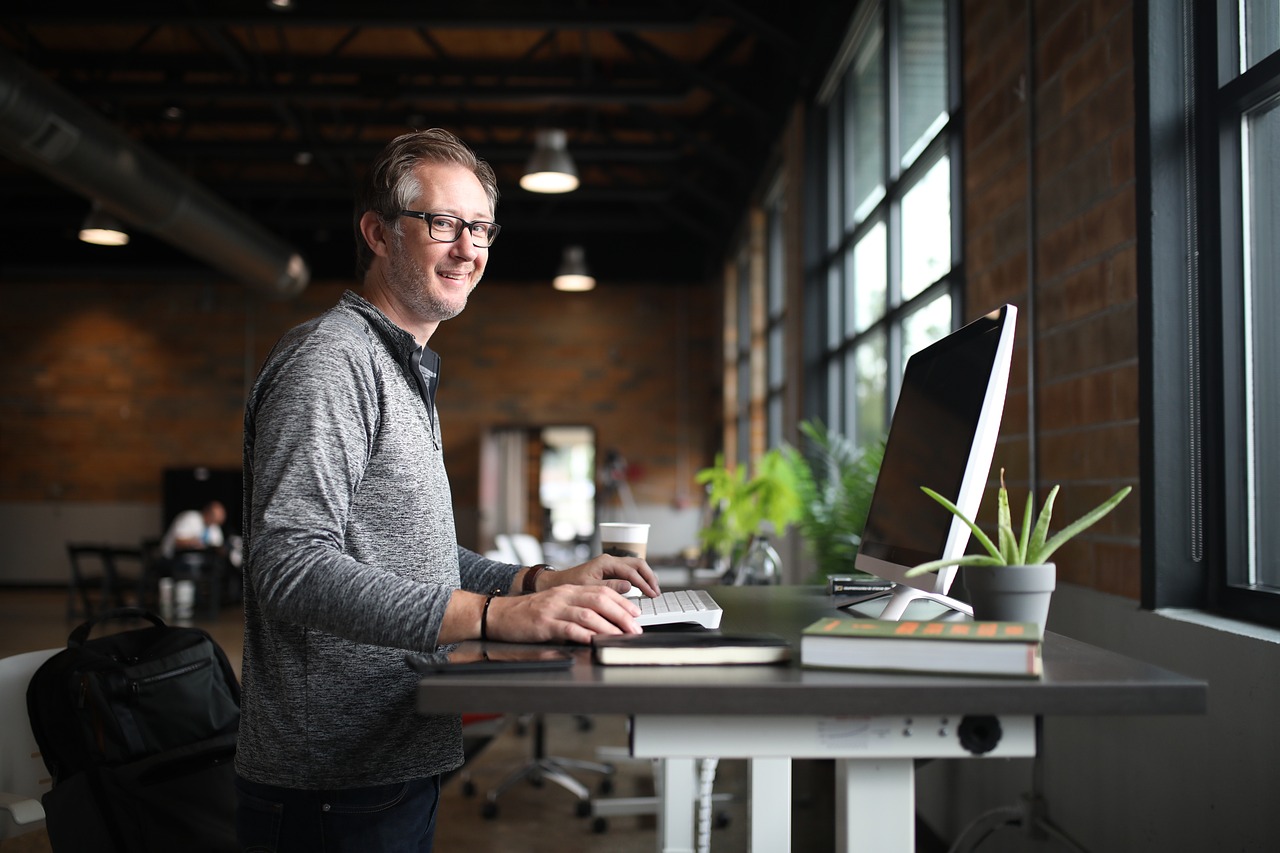 The Benefits of Using a Standing Desk