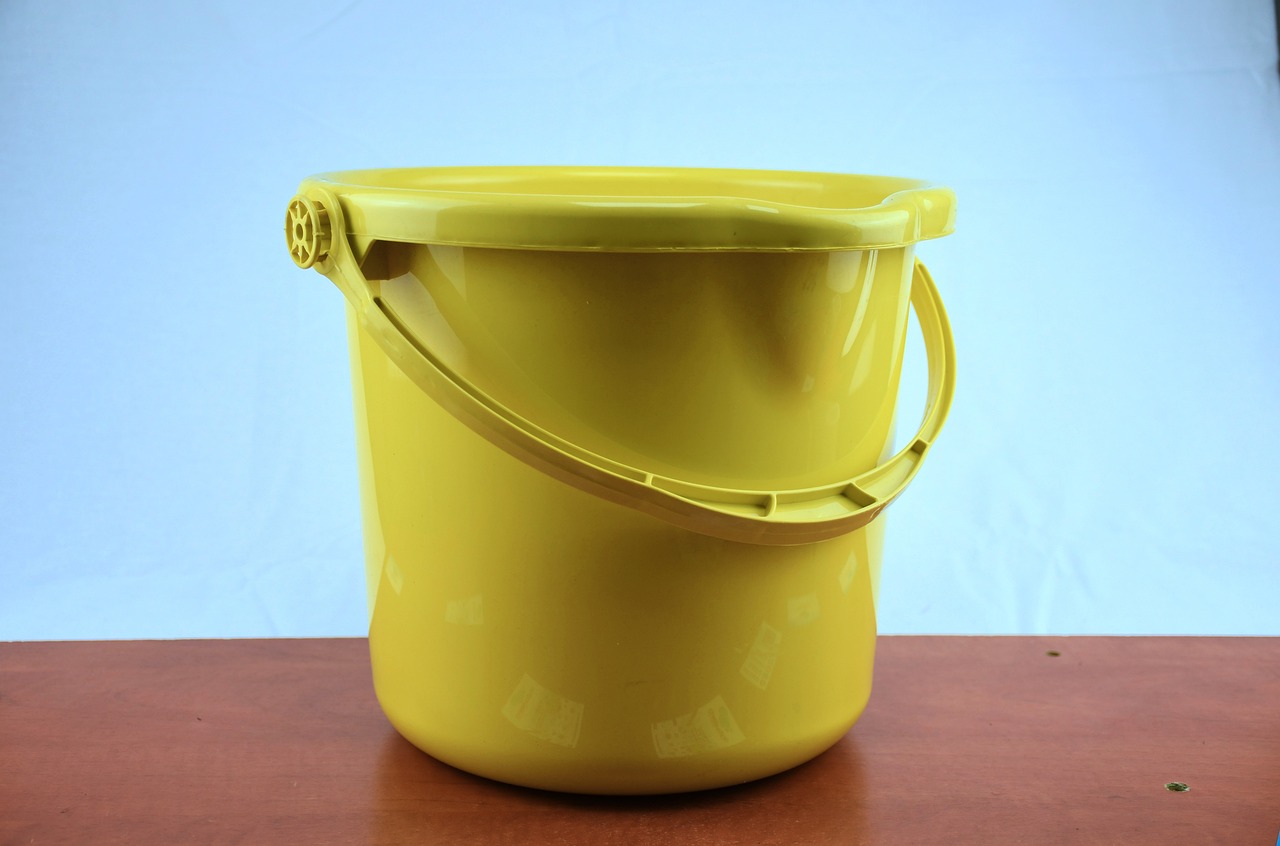 A Bucket That Saves Space: The Collapsible Solution