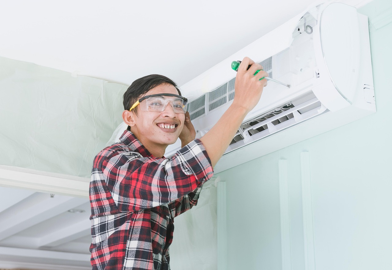 worker-6869868_1280