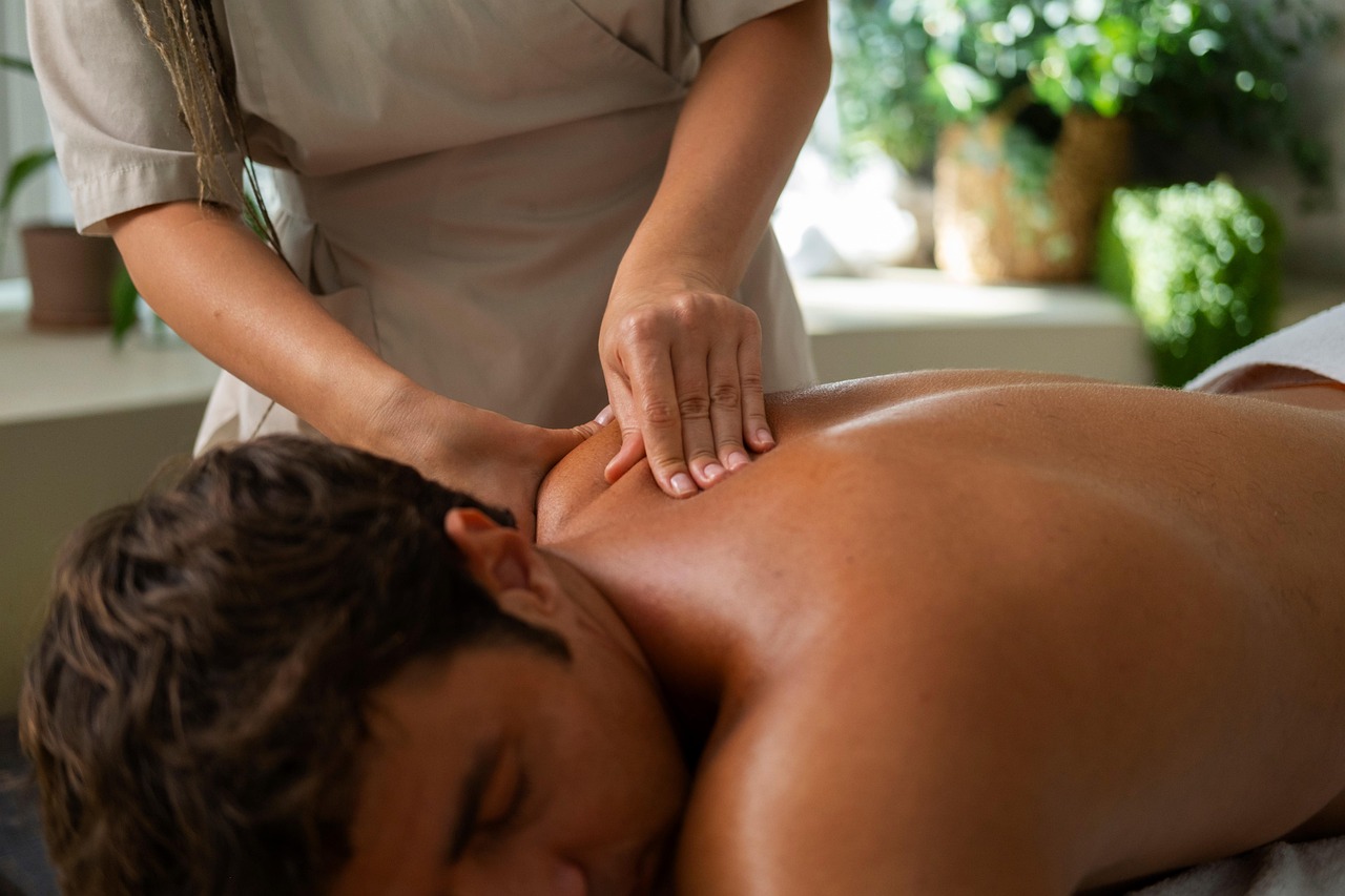 back-massage-8765914_1280