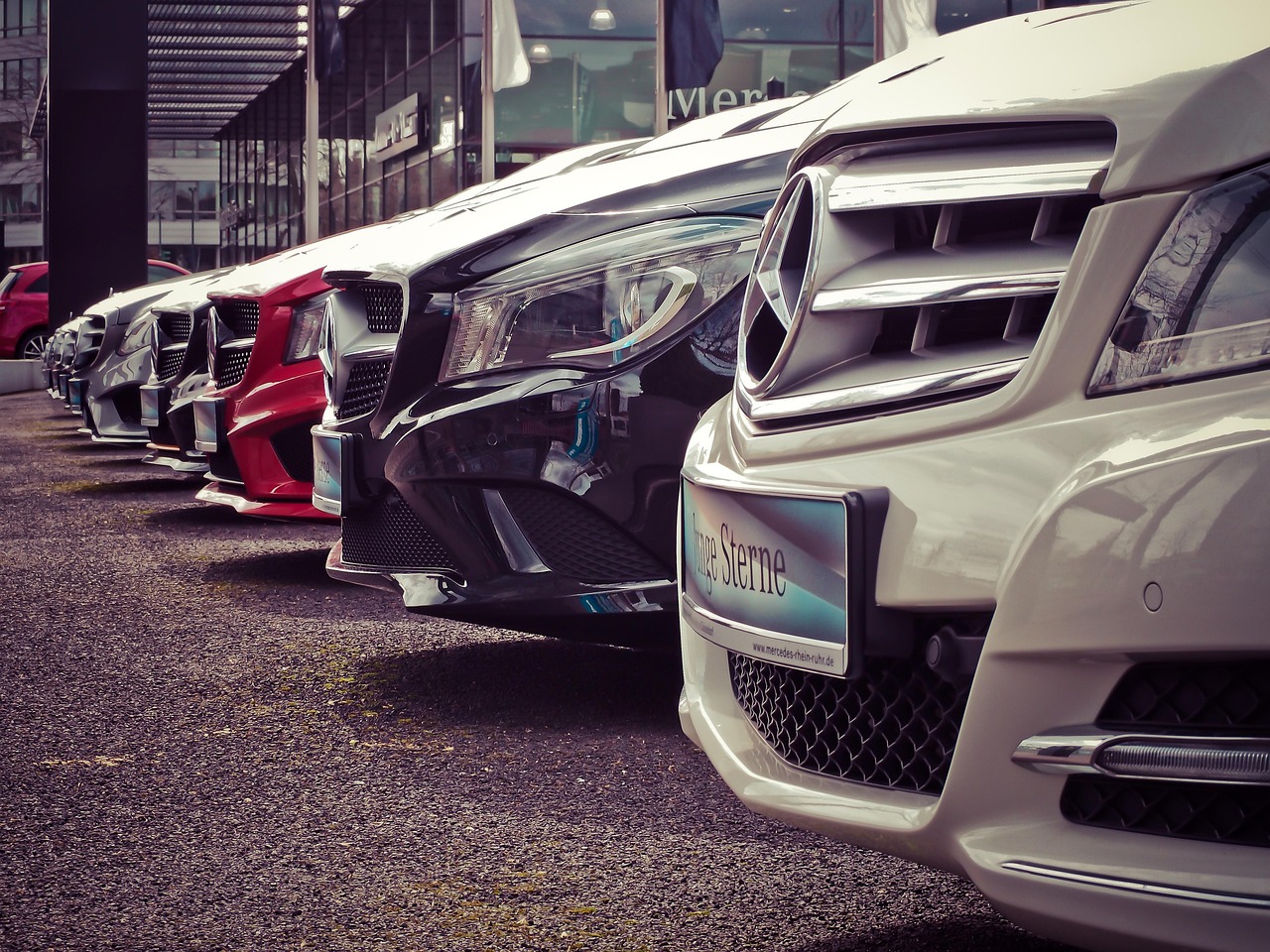 automobile-1291491_1280